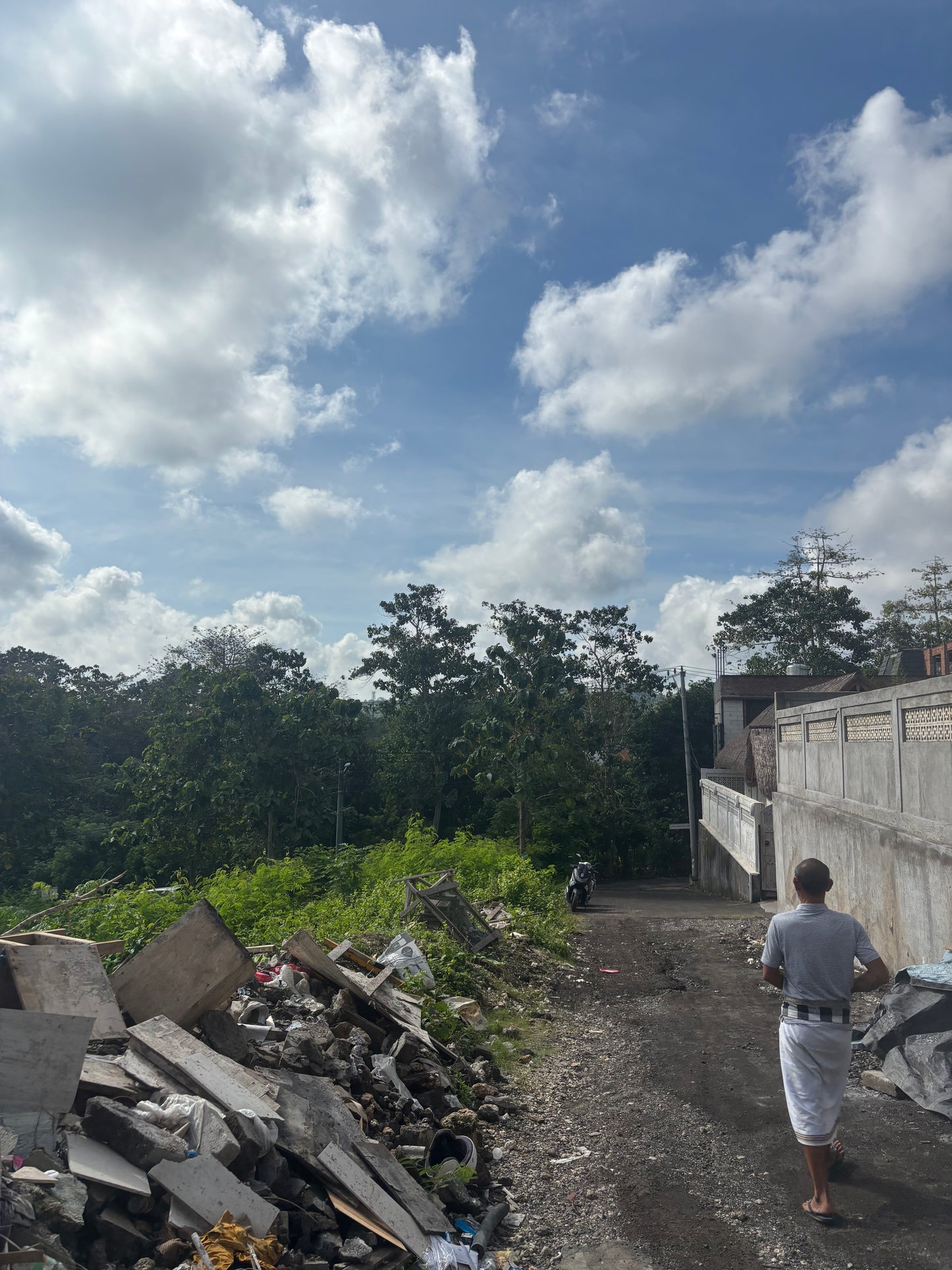 28 are Prime land in Freehold in Bingin